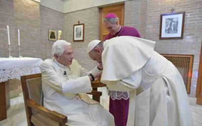 Avec sa démission, Benoît XVI a inauguré une papauté bicéphale