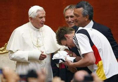 Le sport, magnifié par Benoît XVI